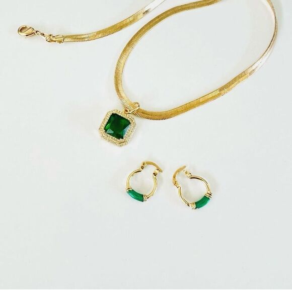 18k gold filled “Cleopatra” Emerald and White CZ halo Snake Chain necklace - Picture 1 of 2
